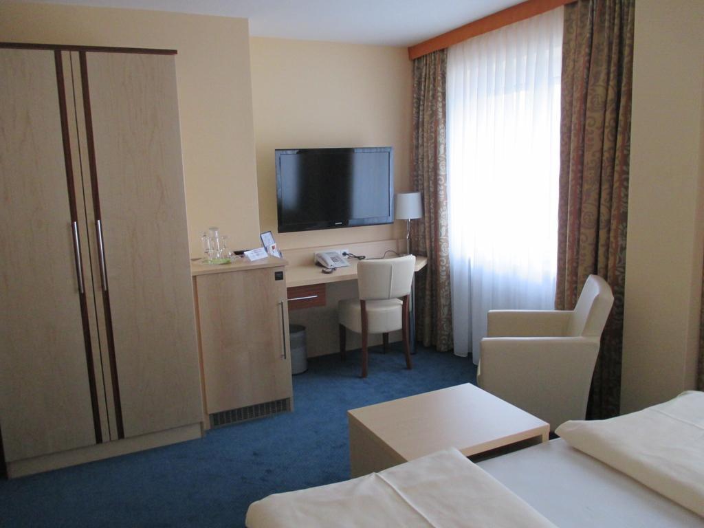 Hotel Apollo Garni Регенсбург Экстерьер фото