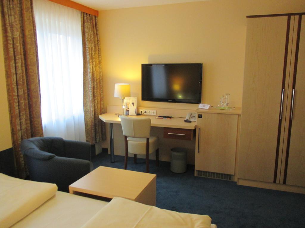 Hotel Apollo Garni Регенсбург Экстерьер фото