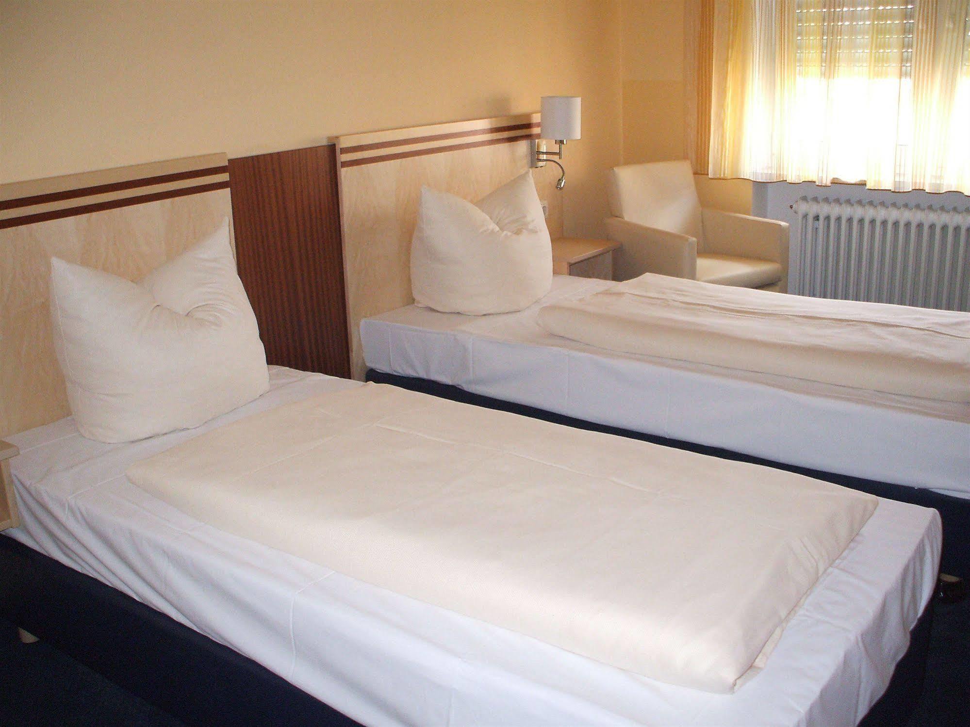 Hotel Apollo Garni Регенсбург Экстерьер фото